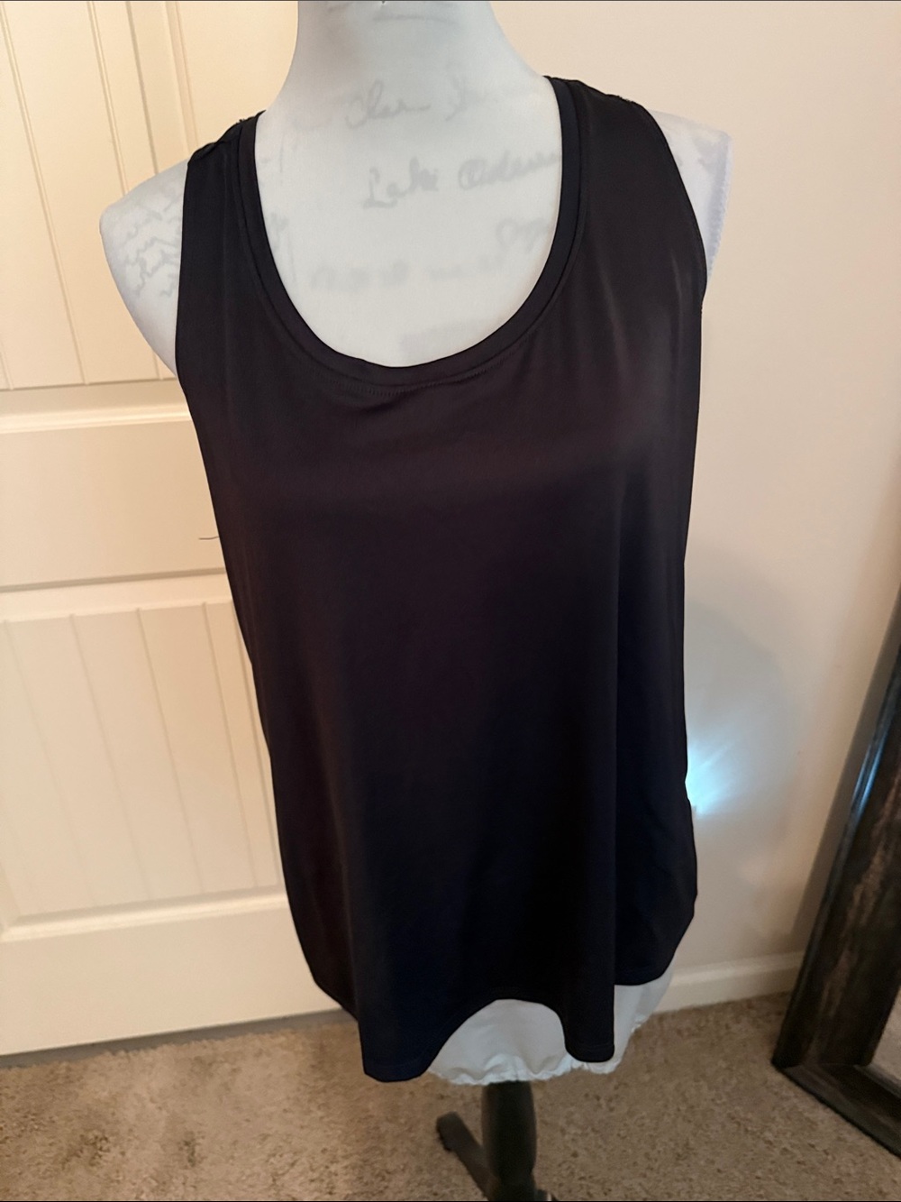 Black Women’s Sleeveless Scoop Neck Tank Top
